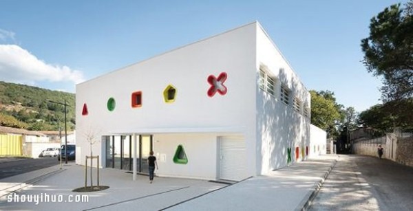 Toy-like creative kindergarten design in Lodève District, France