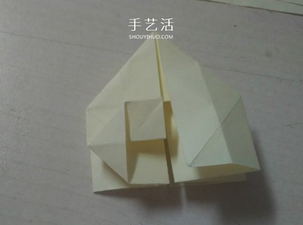 You can turn it inside out and out at will! Illustration of the origami method of transforming paper flower balls