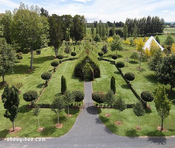 The breathing church, a green secret realm built with trees