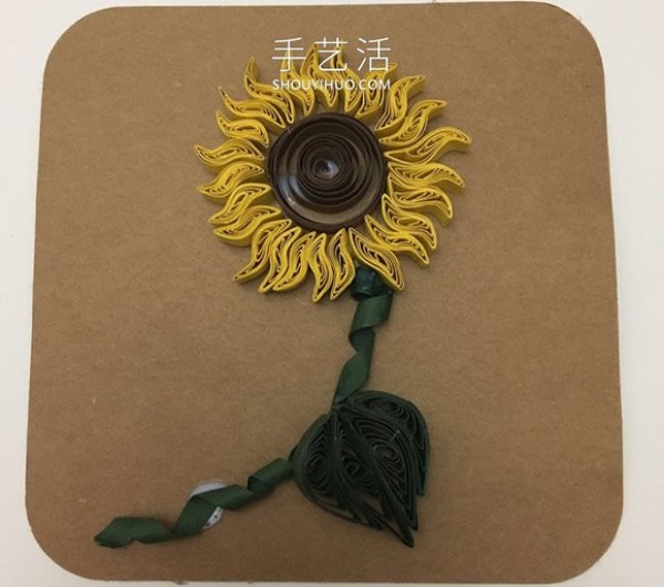 Tutorial on how to make hand-made decorative paintings of quilled paper sunflowers