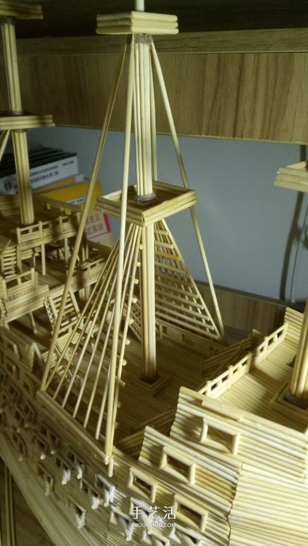 The ancient warship model is hand-made with disposable chopsticks