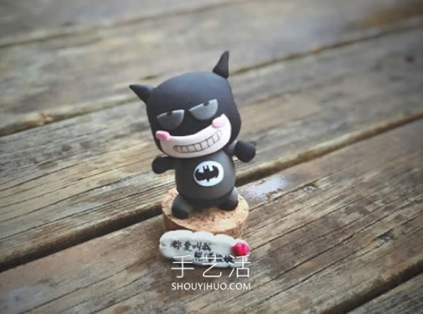 Tutorial on how to make a cartoon Batman by hand using ultra-light clay