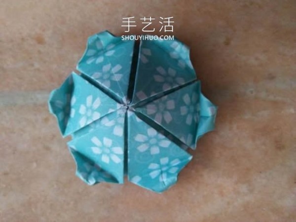 Illustrated tutorial on how to fold a beautiful origami umbrella