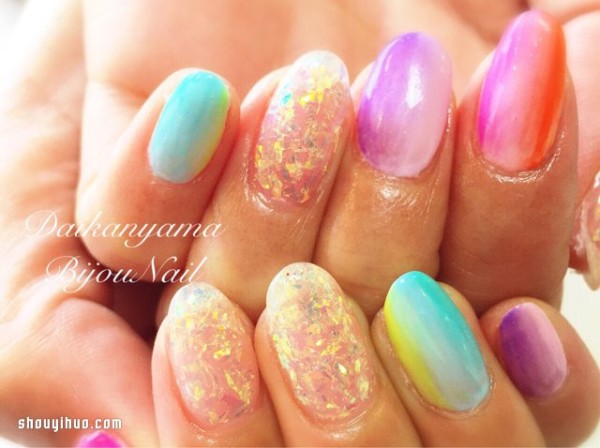 Summer color vertical gradient manicure, showing mature charm! 