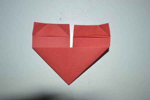 Illustrated steps for folding a simple handmade origami heart-shaped bookmark