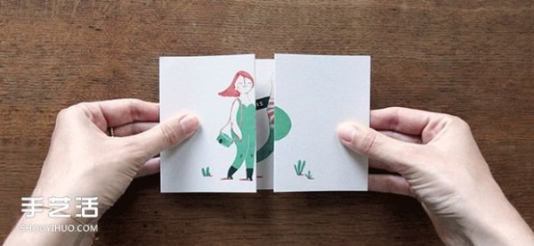 The heart-warming card that turns into a family portrait in one second opens up to reveal a surprise