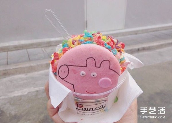 The cartoon-style macaron ice cream Bonca that combines fantasy and evil