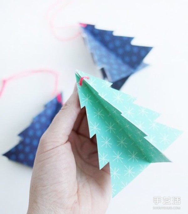 How to make homemade Christmas tree pendants, DIY small paper Christmas tree pendants