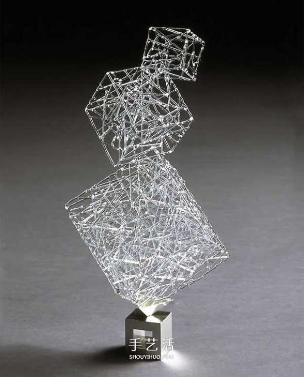 Eunsuh Chois elegant glass sculptures are like branches in winter frost