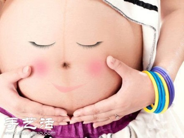 The photos of pregnant womens belly are full of childlike and creative photography