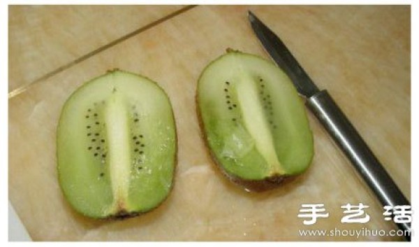 Two easy ways to eat kiwi fruit