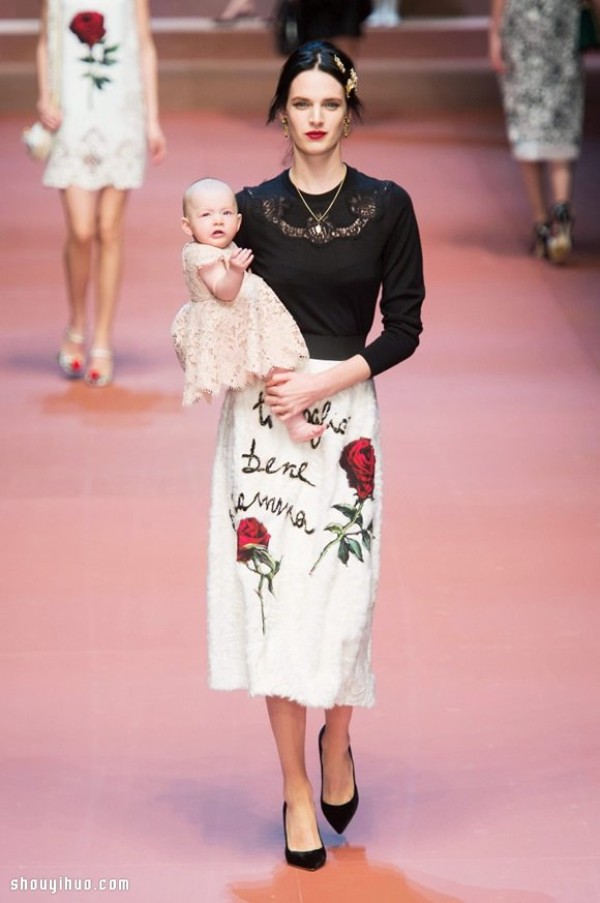 Dolce & Gabbana 2015 Autumn and Winter Fashion: An Ode to Mothers Love