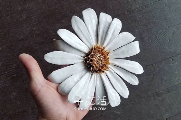 Exquisite handmade porcelain flowers! Looks like real beautiful flowers