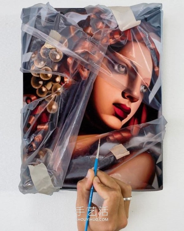 Like its wrapped in plastic wrap! Incredibly realistic paintings