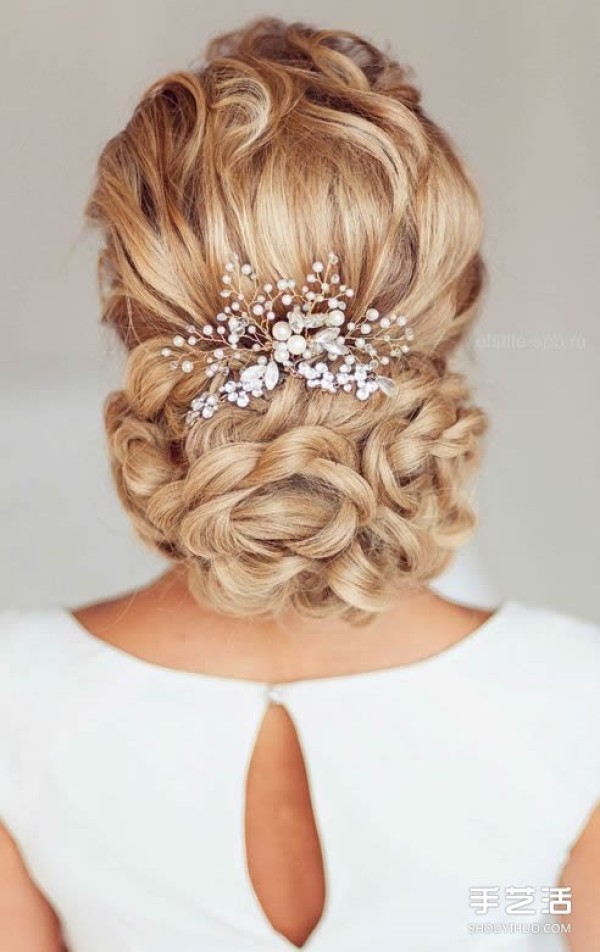 Simple and romantic wedding hairstyle for brides-to-bes reference! 