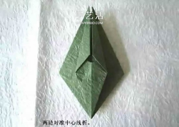 Origami flowers are essential! Illustration of the origami method of a simple calyx