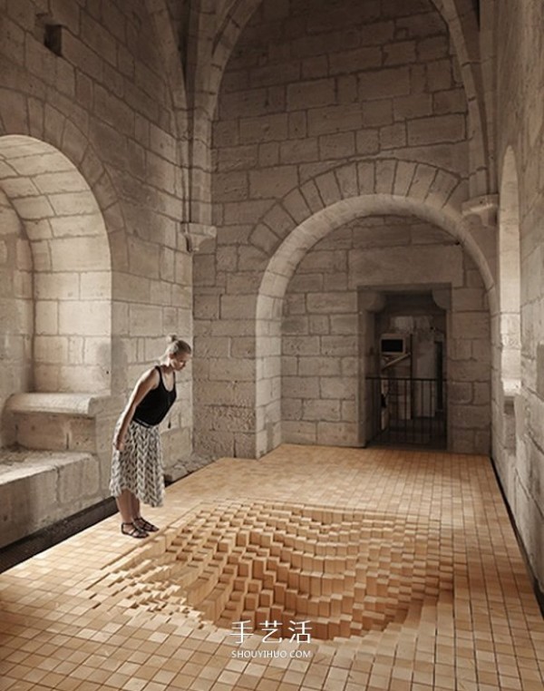 3000 wooden blocks to make a "trap" that swallows the floor