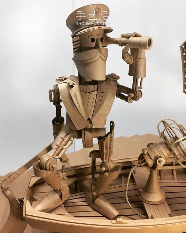 Incredible handmade cardboard robot, lifelike! 