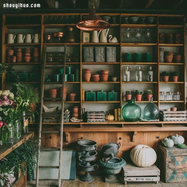 Neoclassical rustic retro floral shop layout design in a British town