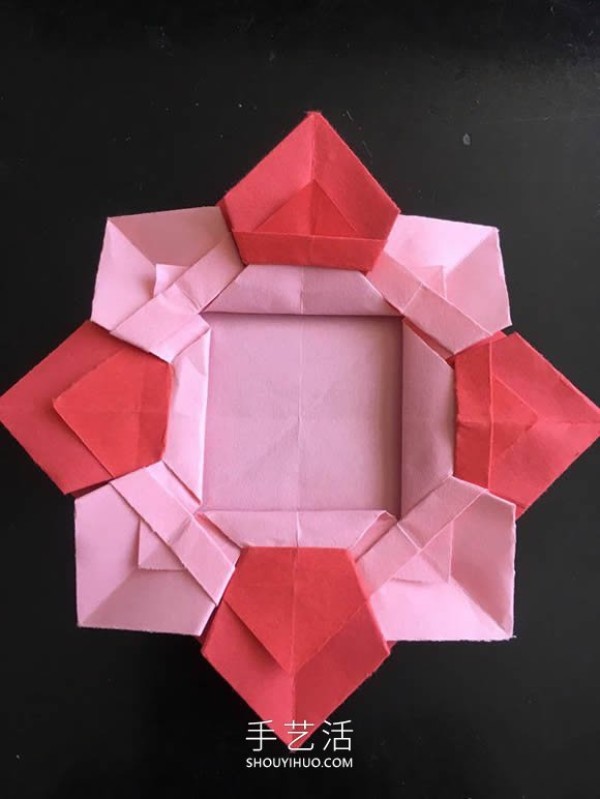 A simple tutorial on the origami method of a small flower basket