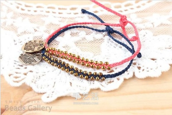 DIY beaded woven bracelet with pendant is full of lively and cute atmosphere