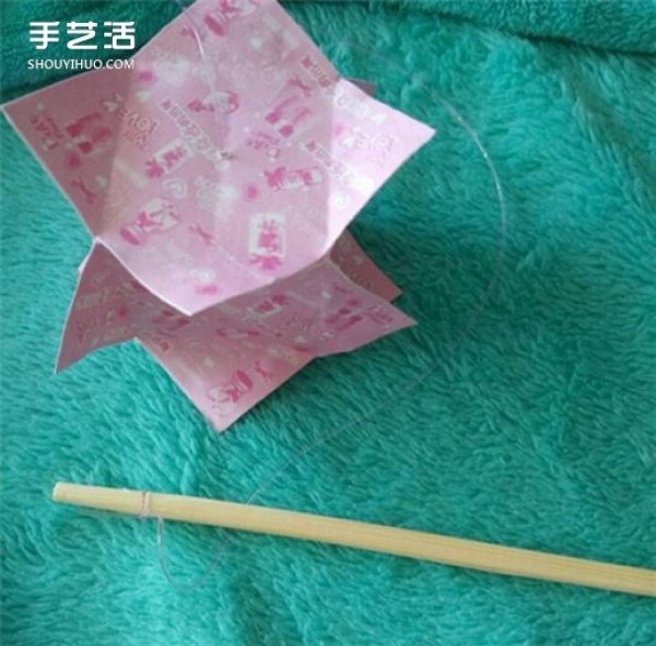 Tutorial on making handmade lanterns for the Dragon Boat Festival for children.