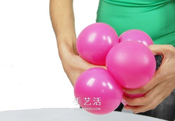 Illustrated balloon styling tutorial: Make a cute little pink pig step by step