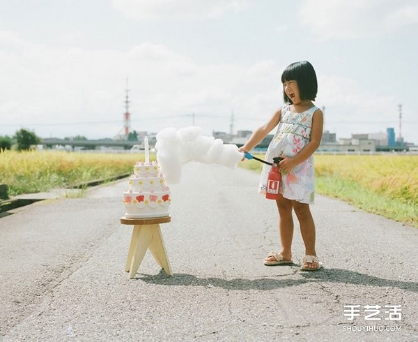 Cute little girl photography poses with simple creative ideas to make photos full of fun