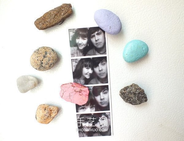 Reuse the stones picked up from the beach to DIY and make creative refrigerator magnets! 