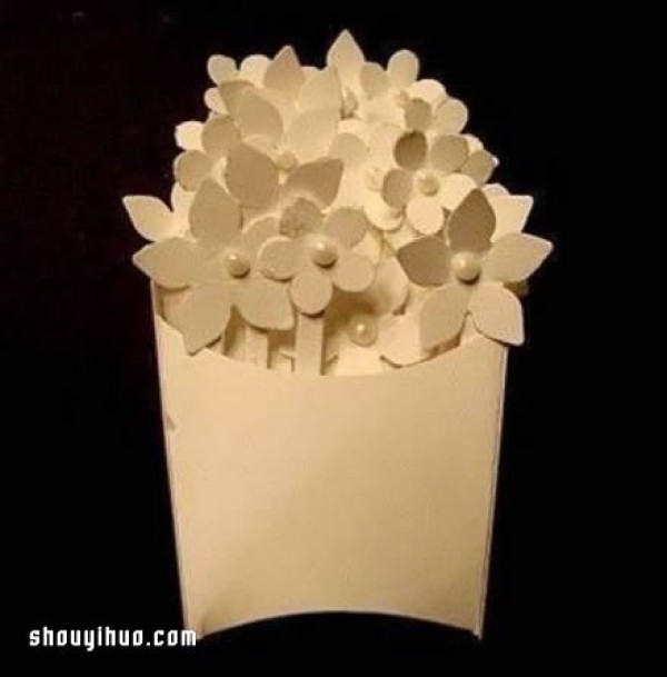 Tutorial on how to make three-dimensional decorative paintings using DIY hand-cut paper flowers