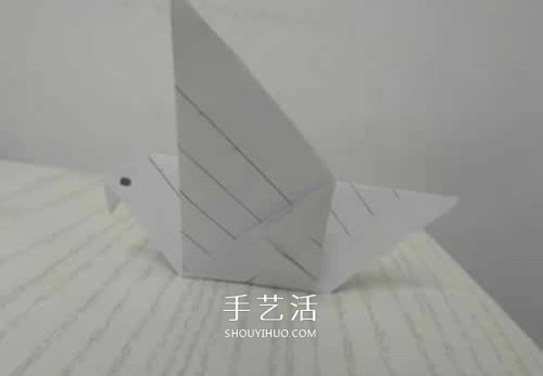 Kindergarten handmade origami tutorial, the simplest illustration of folding a dove of peace