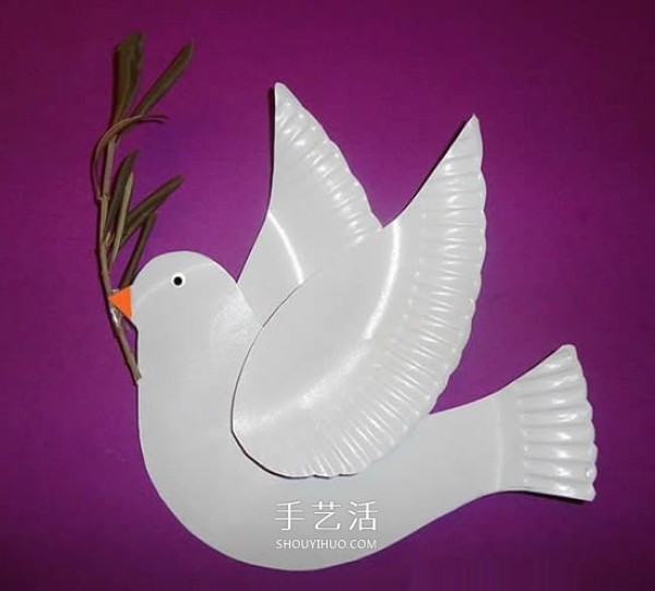 How to use paper plate waste to make a peace dove for National Day