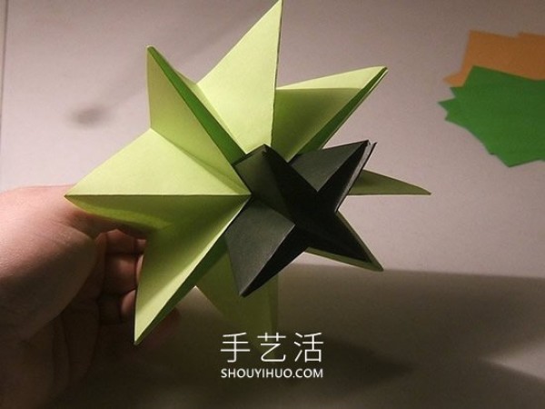 Detailed step-by-step diagram of how to fold a simple origami three-dimensional Christmas tree