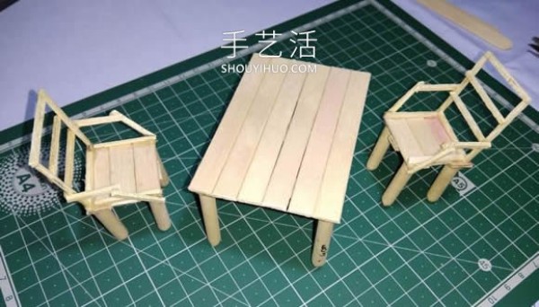 The mini ones are cute! Video of making tables and chairs with ice cream sticks and matchsticks