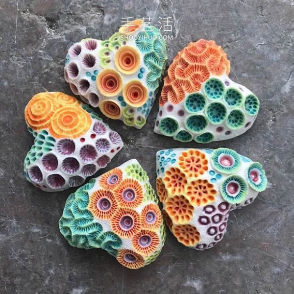 Amazing hand-made ceramic sculptures imitating the textures of aquatic life