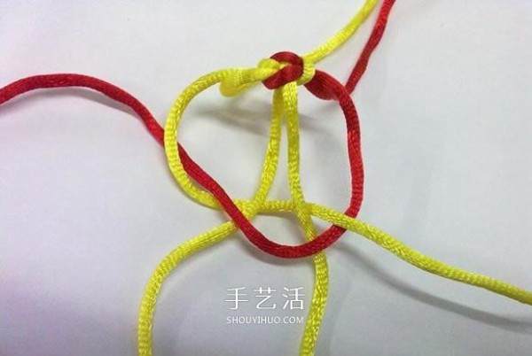 How to knit heart-shaped concentric knots and illustrate the knitting method of Valentines Day hearts