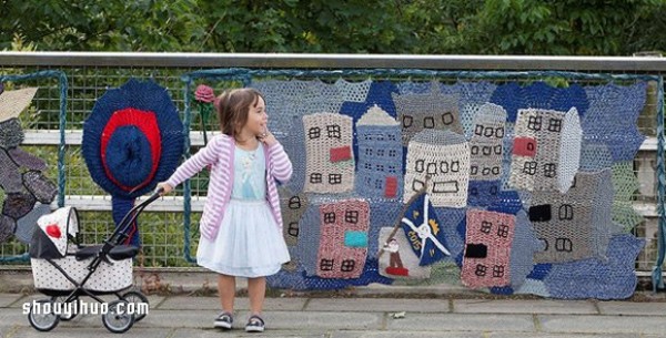 104-year-old grandma makes the town warm with knitted graffiti