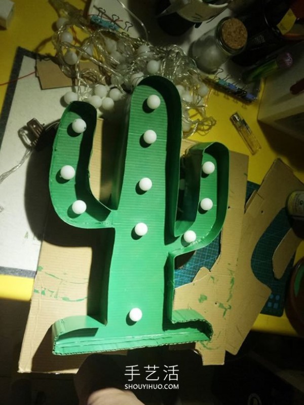 Illustrated tutorial on how to make your own cardboard cactus lights