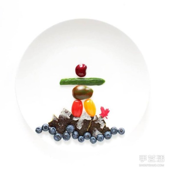 Artistic creative DIY on the plate allows the ingredients to be arranged in beautiful patterns