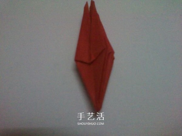 The steps of folding Higanhua are illustrated and the process of origami is detailed