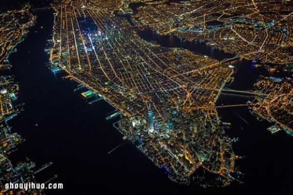 The breathtaking night view of New York captured in "GOTHAM 7.5K"