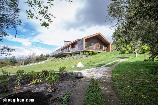 Decoration design of wooden house-style villa with invincible lake view in southern Chile