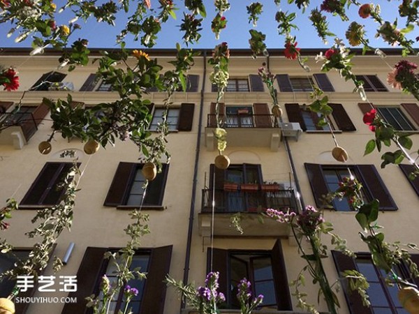 2,000 flowers are woven into a curtain for the spring facade of a Milan design studio