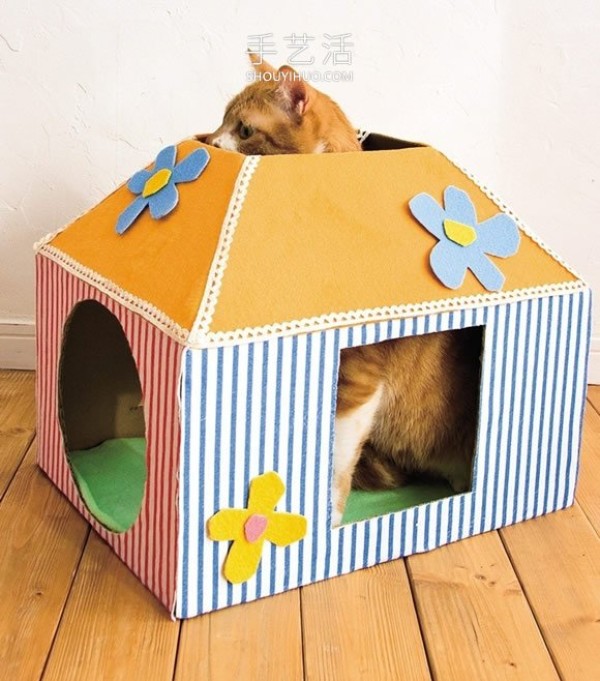 Use cardboard boxes to make a cozy house for cats! 