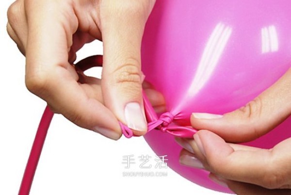 Illustrated balloon styling tutorial: Make a cute little pink pig step by step