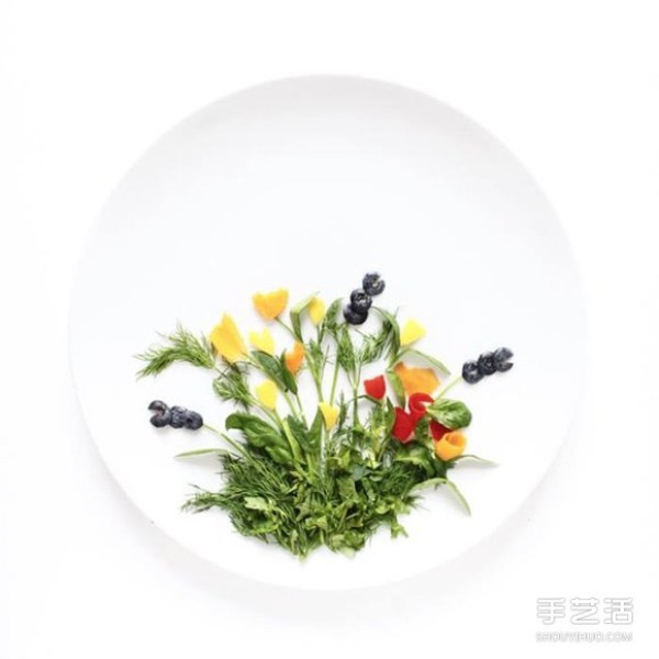 Artistic creative DIY on the plate allows the ingredients to be arranged in beautiful patterns