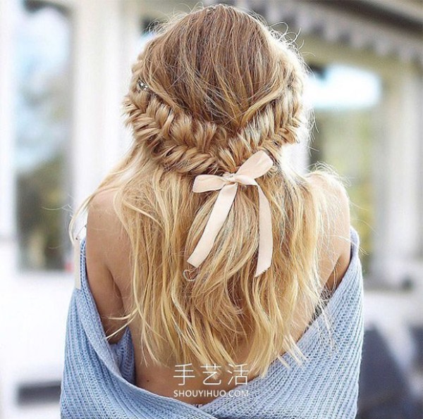 Swedish hairstylist DIYs beautiful braided hairstyles suitable for summer