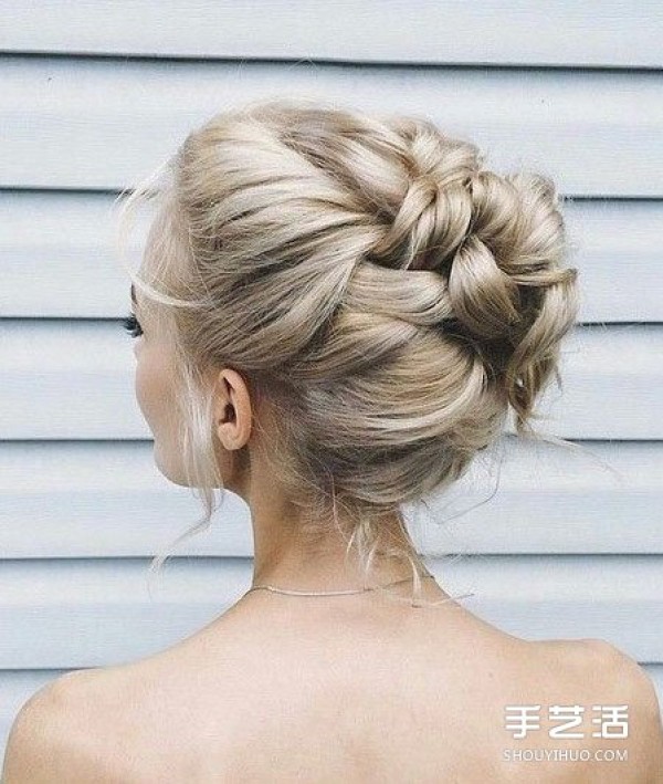 Simple and romantic wedding hairstyle for brides-to-bes reference! 