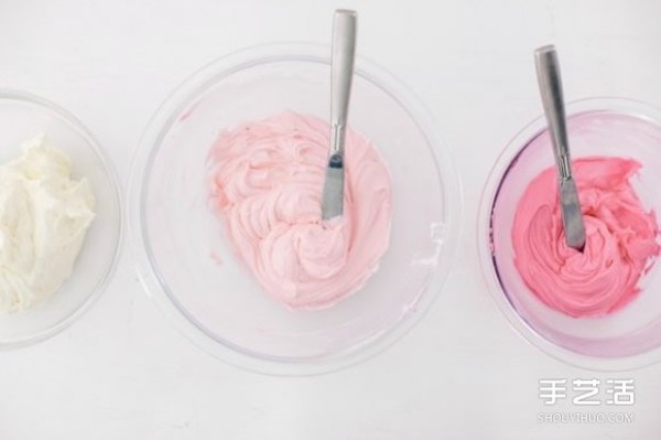 Pink Love: Make a sweet pink cake for your lover