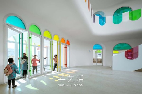 Rainbow glass turns this kindergarten into a colorful kaleidoscope